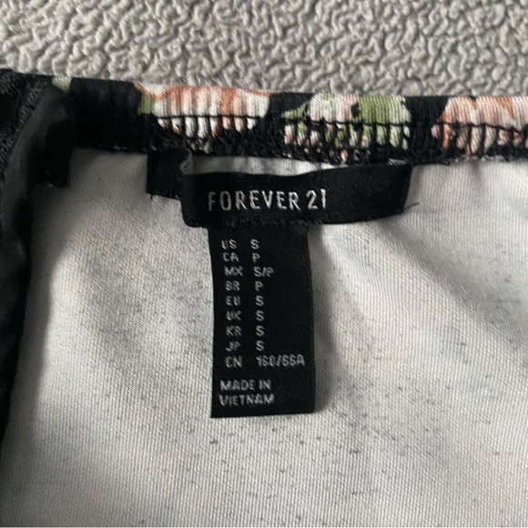 FOREVER 21 FLORAL SKATER MINI SKIRT - Picture 3 of 5